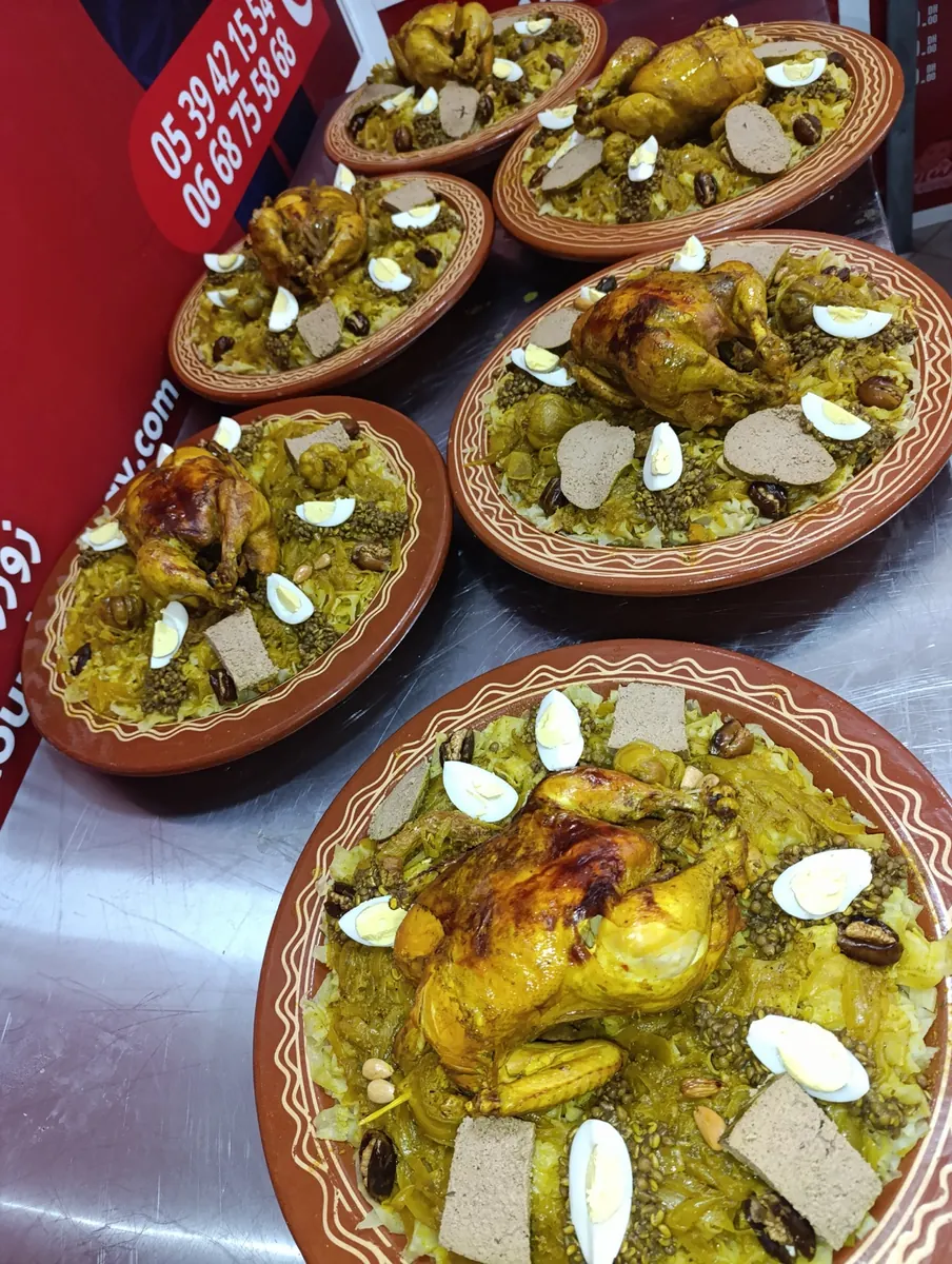 Several chicken rfissa platters arranged for a family order at Chhiwat Oum Qusay