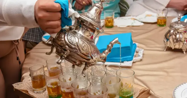 تقديم الطعام في المناسبات المغربية