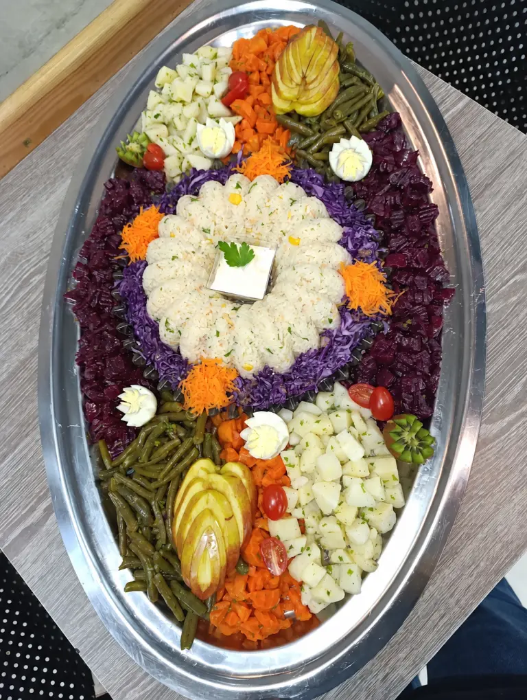 Niçoise salad served on an oval platter at Chhiwat Oum Koussay